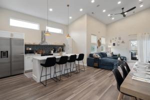 Modern Lake House 3 Blocks From The Lake!