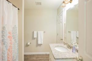 Cozy and Contemporary Villa 1 Mile from GSU