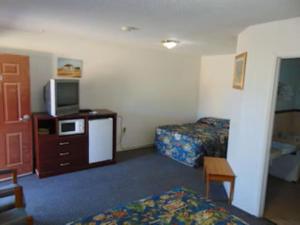 2 Full Beds Non-Smoking room in HERITAGE BUDGET INN