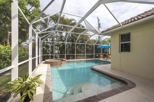 Serenity by the Gulf! - 1 Mile To Vanderbilt Beach! - 4 Bedroom!