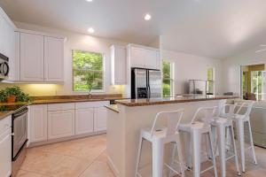 Serenity by the Gulf! - 1 Mile To Vanderbilt Beach! - 4 Bedroom!