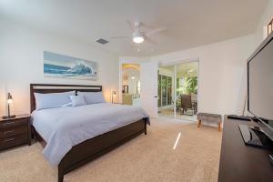 Serenity by the Gulf! - 1 Mile To Vanderbilt Beach! - 4 Bedroom!