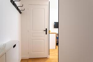 ICONIC AP4460 By Riviera Holiday Homes