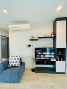 The base condo 2 bed 2 bath by Pupu