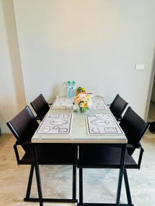 The base condo 2 bed 2 bath by Pupu