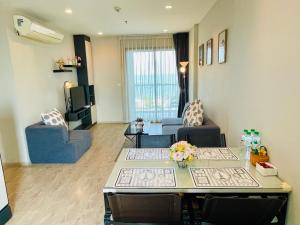 The base condo 2 bed 2 bath by Pupu