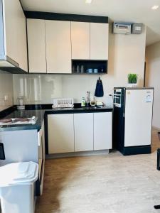 The base condo 2 bed 2 bath by Pupu