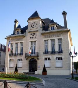 Maisons de vacances Villa avec piscine 15 min Paris : Villa avec Piscine Privée