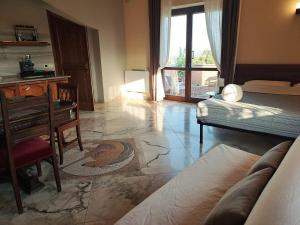 Accomodation in villa with pool & parking near Rome
