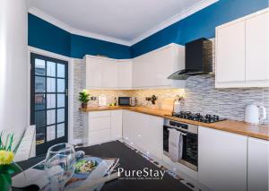 BIG Elegant House in Headingley Leeds -10 actual beds and sleeps 13 by PureStay