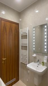 Newly Furnished AVI JACUZZI STUDIO for a family with kids