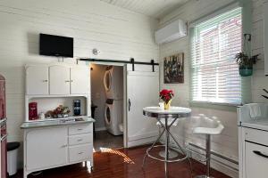 Walk to Jazz Fest from Garden Cottage