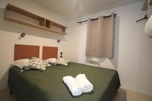 Campings Mobil Home Confort sur parcelle privee - 2 chambres - Ajaccio : photos des chambres
