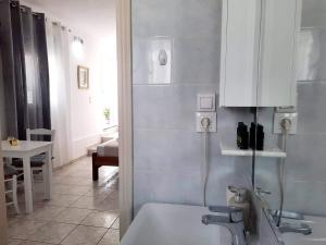 Matildas studio in the port of Adamas