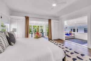 Grand Residence Heated Pool Beach Proximity Emerald Key RESlDENCES