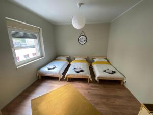 EMAS 5 Wohnung mit 3 Einzelbetten, Küche