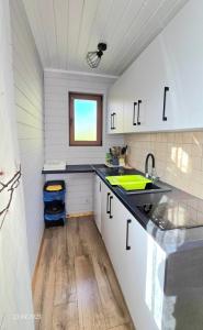 ,,KICZARA"Domki ogrzewane punkt widokowy Jezioro Solińskie w Polańczyku 601-806-454