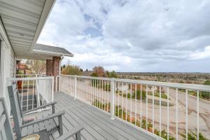 Inviting Great Falls Home with Wraparound Deck! - 3hvězdičkové hotely ve městě Great Falls