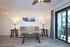 Cozy 1BR beachfront condo on Sanibel Island with stunning ocean views 3B2