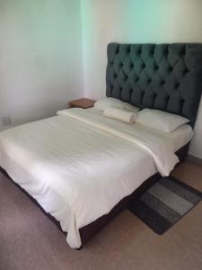 Averys Perch - Nottie Broad