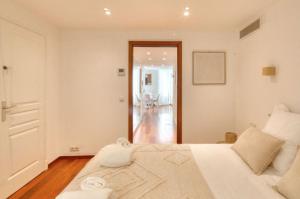 Cannes 50m palais & Croisette