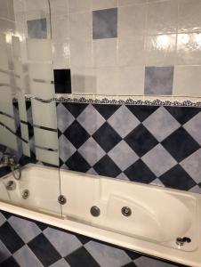 Apartment with separate entrance and private parking