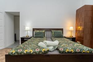 Ghetto Wall - Gozsdu Stnd- Pollack