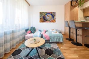 Bright & Modern Apt - CityCenter