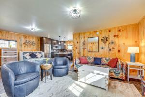 Boat, Fish and Hike Cozy Getaway in Twin Lake!