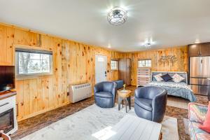 Boat, Fish and Hike Cozy Getaway in Twin Lake!