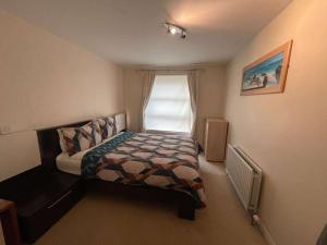 3 Bed Flat - Sleeps 6 - Parking - Wifi