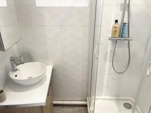 Studio lumineux et calme - Netflix, CHU et métro 14