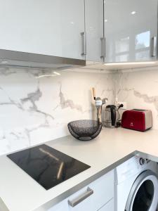 Appartements Studio lumineux et calme - Netflix, CHU et metro 14 : photos des chambres