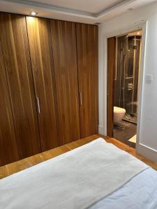 Oxford Street Two Bedroom Luxury Apartment