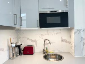 Appartements Studio lumineux et calme - Netflix, CHU et metro 14 : photos des chambres