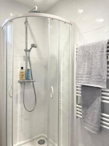 Appartements Studio lumineux et calme - Netflix, CHU et metro 14 : photos des chambres