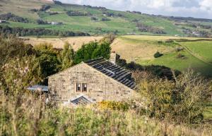 Beautiful Cottage, stunning views, Hot Tub, Sleeps 10!