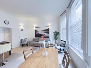 The Fitz Central Apartment