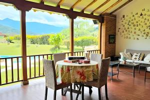 Reserva tu casa rodeada de naturaleza en Villeta