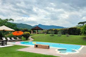 Reserva tu casa rodeada de naturaleza en Villeta