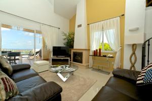 Los Olivos Three Bedroom Penthouse