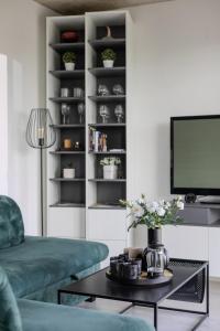 Skyline 1 BD Apartment by Hostlovers