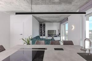 Skyline 1 BD Apartment by Domvia