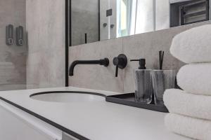 Skyline 1 BD Apartment by Domvia