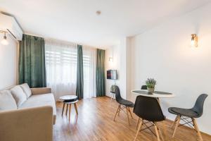 City Comfort & Beach Vibes