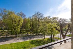 City Comfort & Beach Vibes