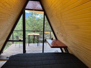 Cabina vista al río en Roca Truful