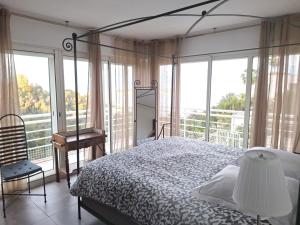 Maisons de vacances Cannes Super Cannes Golfe-Juan - Vue mer exceptionnelle mediterranee Cap d'Antibes- Villa Alamp - 4 a 6 chambres 6 sdb 7 wc - piscine - Superbe rooftop sans vis-a-vis - grand living - Possibilite Courts sejours - : photos des chambres