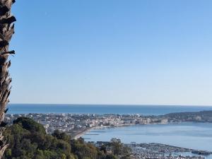 Cannes Super Cannes Golfe-Juan - Vue mer exceptionnelle méditerranée Cap dAntibes- Villa Alamp - 4 à 6 chambres 6 sdb 7 wc - piscine - Superbe rooftop sans vis-à-vis - grand living - Possibilité Courts séjours -