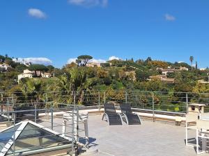 Maisons de vacances Cannes Super Cannes Golfe-Juan - Vue mer exceptionnelle mediterranee Cap d'Antibes- Villa Alamp - 4 a 6 chambres 6 sdb 7 wc - piscine - Superbe rooftop sans vis-a-vis - grand living - Possibilite Courts sejours - : photos des chambres